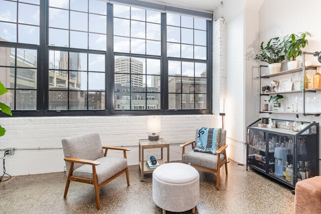 Building Photo - 500 Robert St N