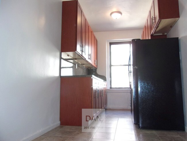 Foto del edificio - 4863 Broadway