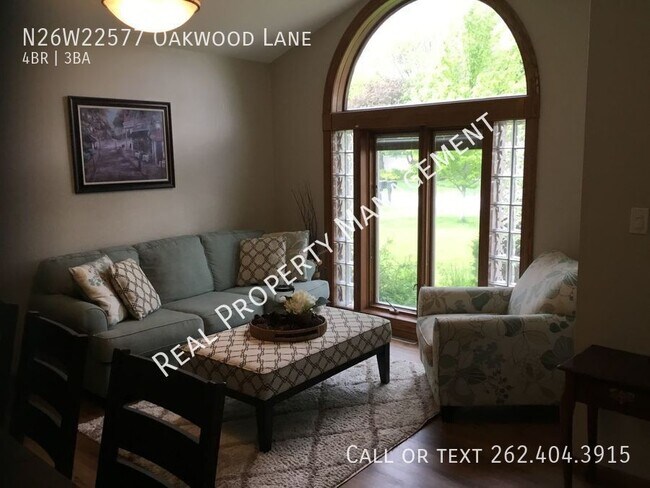 Foto del edificio - N26W22577 Oakwood Ln