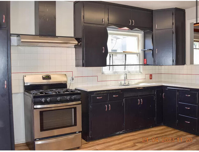 Kitchen - 726 N Highland St