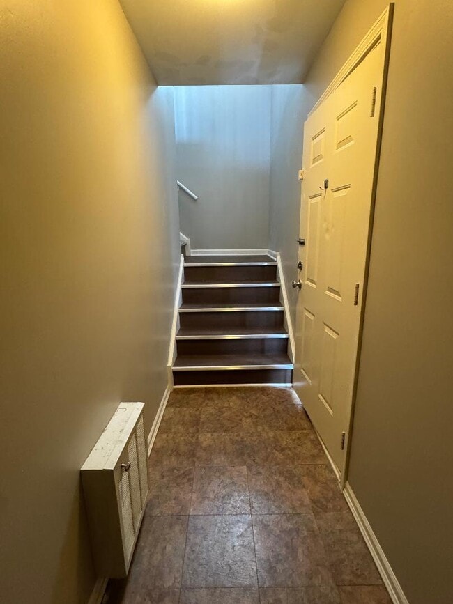 Building Photo - 1349 Orleans Dr