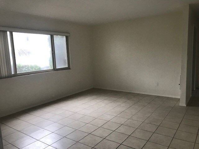 Sala de estar 2 - 1201 N Vulcan Ave