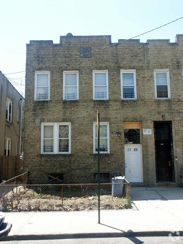 930 E 224th St, Bronx, NY 10466 930 E 224th St Bronx, NY Apartments
