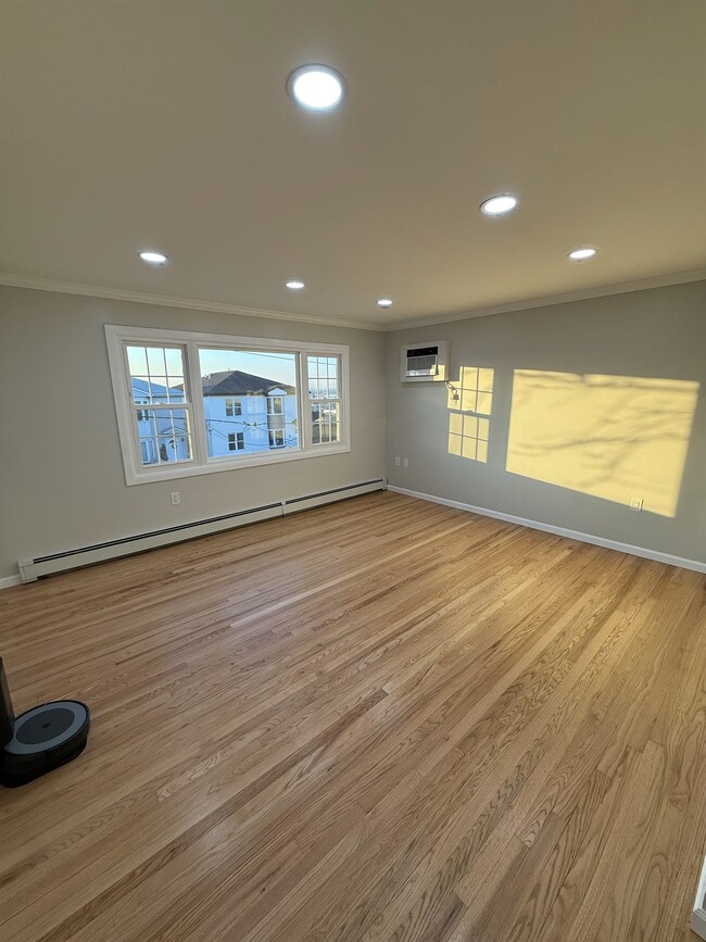 Building Photo - 6500 Columbia Ave