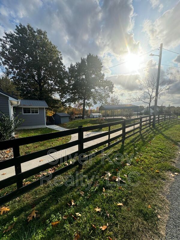 Foto del edificio - 1858 Reed Rd