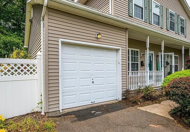 Foto del edificio - 73-81-81 Mariners Ct
