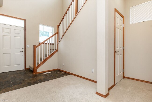 Building Photo - 3 br, 2.5 bath House - 18230 97th Avenue C...