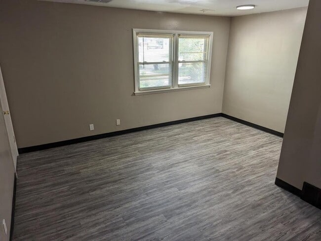 Building Photo - 2 James Pl