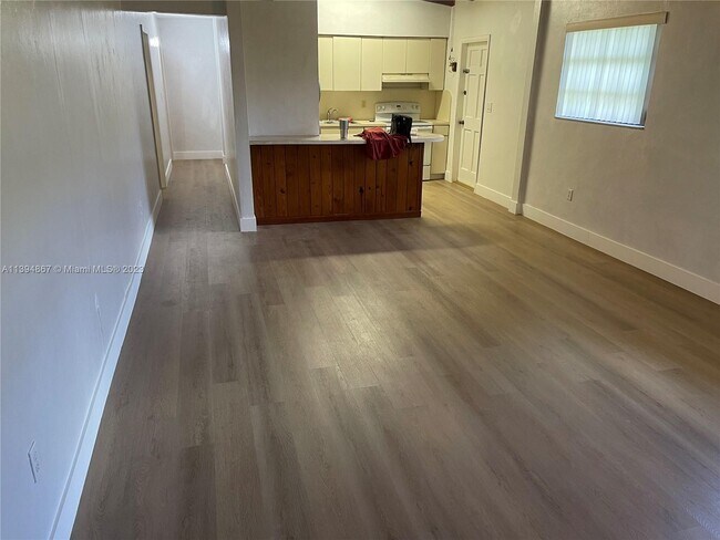 Foto del edificio - 6460 SW 28th St