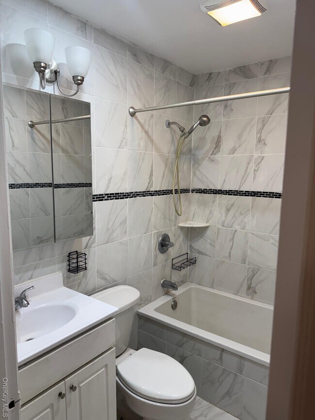 Foto del edificio - 47-25 208th St