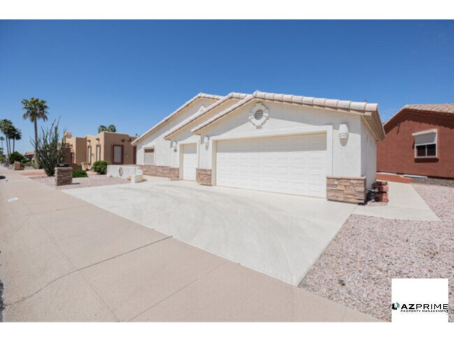 Building Photo - Welcome to this spectacular fully-furnishe...