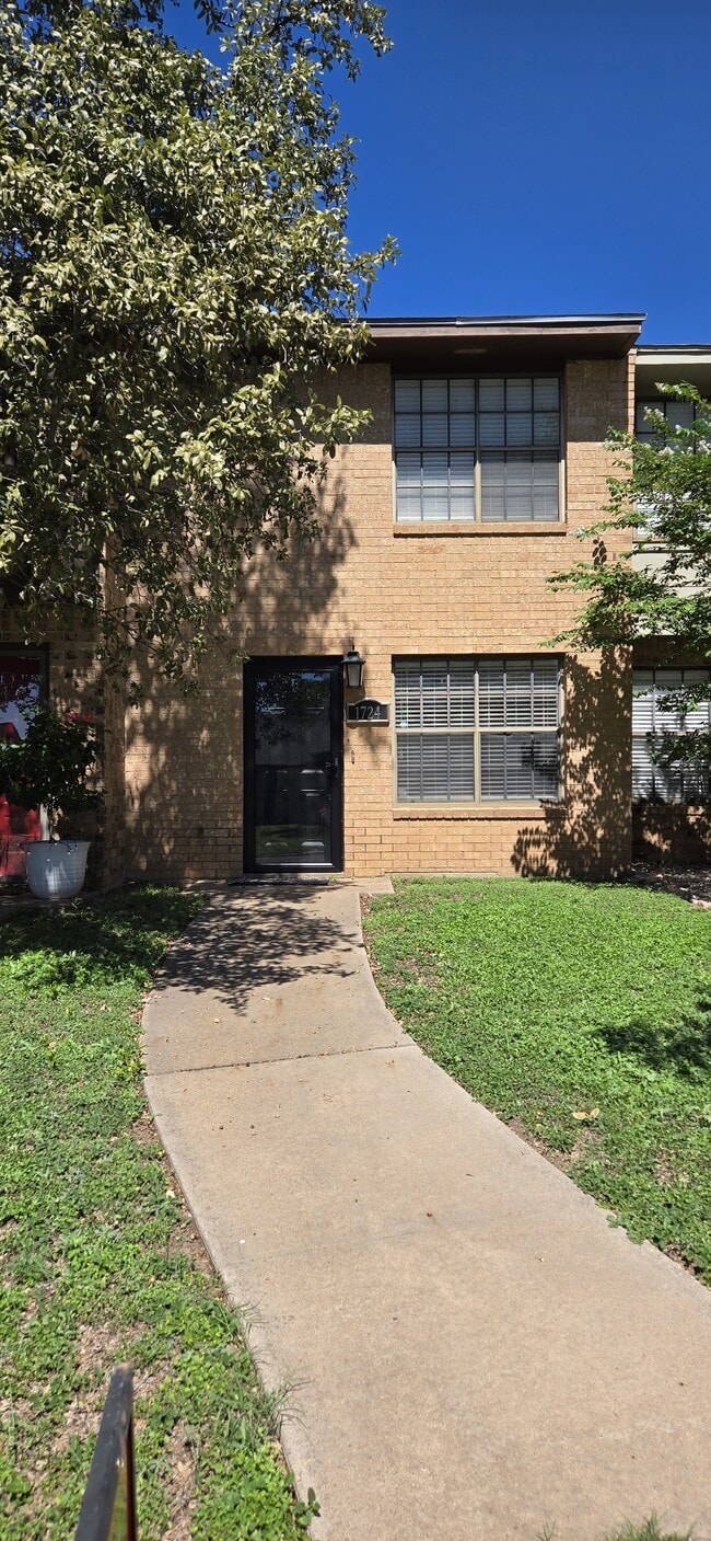 Building Photo - 1724 Utah Ave