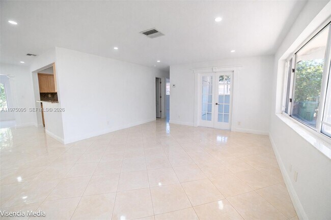 Foto del edificio - 783 W 78th St