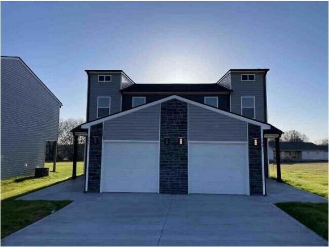 UNIT ON THE RIGHT HANDSIDE (783) - 800 Berry Rd