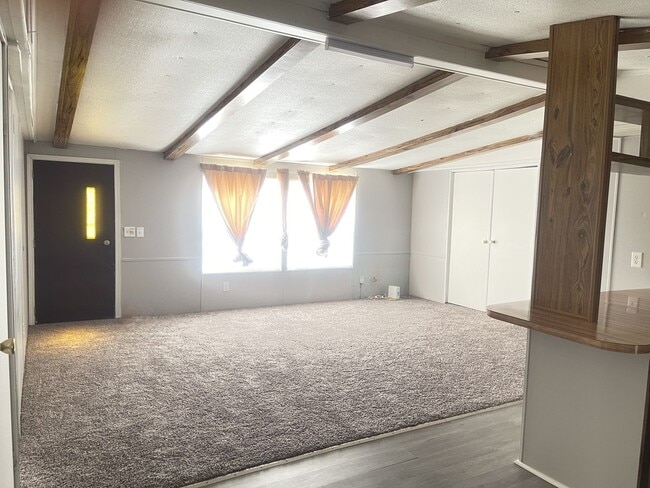 Building Photo - Lovely Home is Quiet Southwest Jacksonvill...