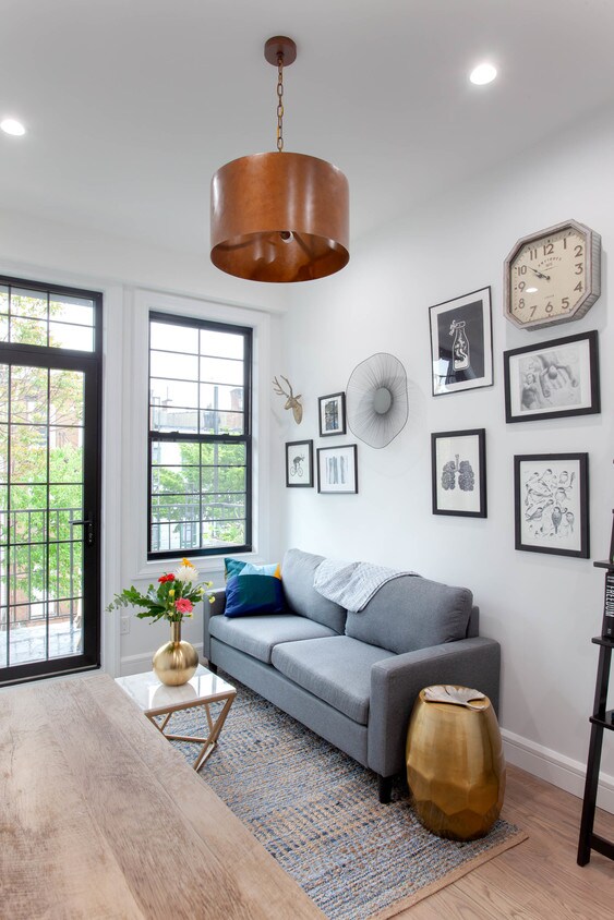 fully furnished - 452 Harman St