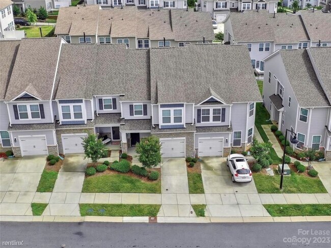 Foto del edificio - 3 br, 2.5 bath Townhome - 915 Emma Kate Court