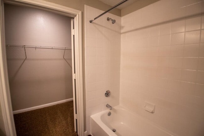Building Photo - 2320 Gracy Farms Ln