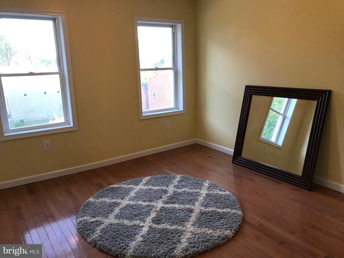 Foto principal - 1717 W Baltimore St