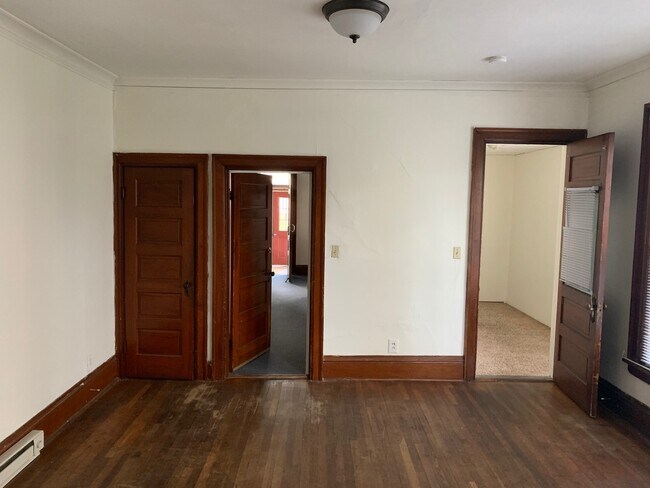 Building Photo - 1410 State St