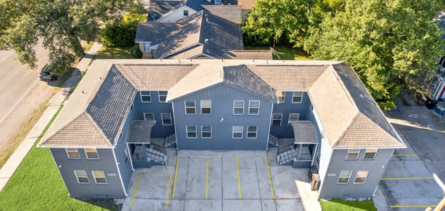 Building Photo - 2416 Dante St