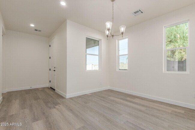 Building Photo - 957 E Desert Dr