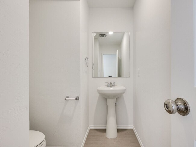 Foto del edificio - Brand New Home + Norman Schools + 3 bedrooms + All Applicances