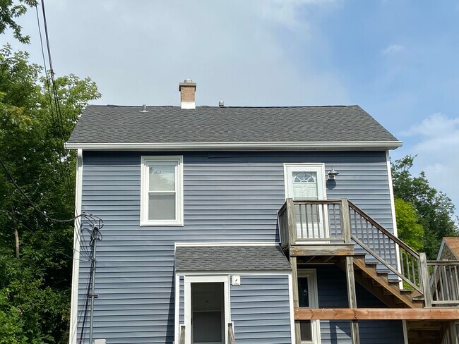 Foto del edificio - 1566 Dewey Ave