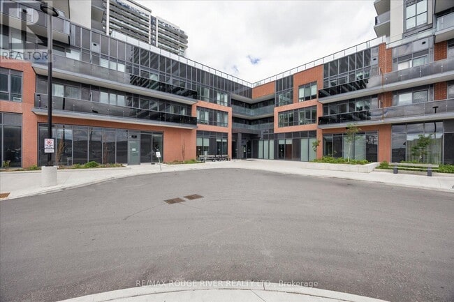 Building Photo - 2545 Simcoe St N