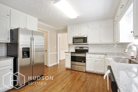 Building Photo - 2294 Stratford Ln