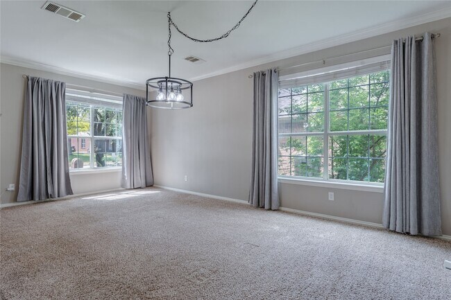 Foto del edificio - 4905 Carrotwood Dr