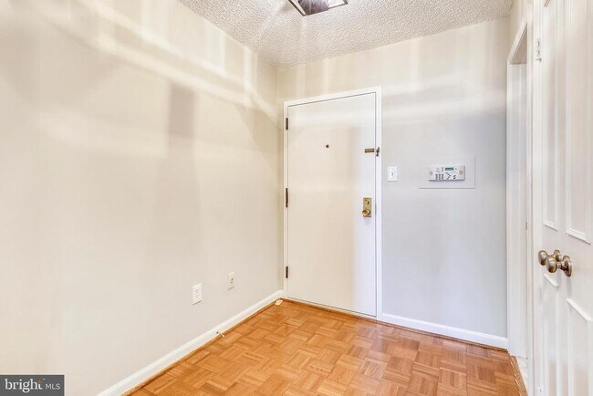 Foto del edificio - 1101 S Arlington Ridge Rd