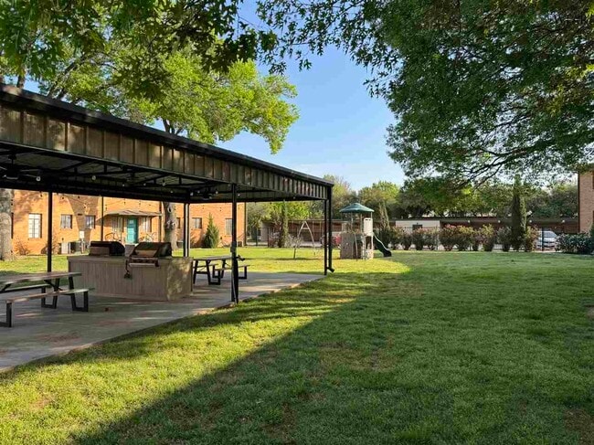 Building Photo - 3701 Southmoor Ln