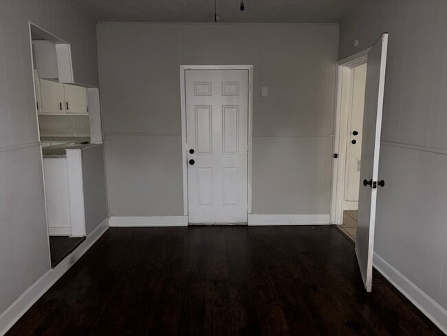 Foto del edificio - 6122 Glenhurst Dr