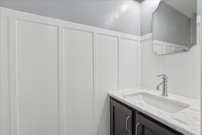 Foto del edificio - Updated 3BR / 2.5BA Townhome in Summit Chase – Over 1,900 Sq Ft with Deck & Fenced Patio!