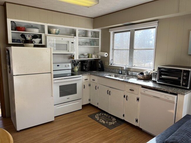 Building Photo - 75 Lakemont Cottage Trail-WNC Lake Life at...