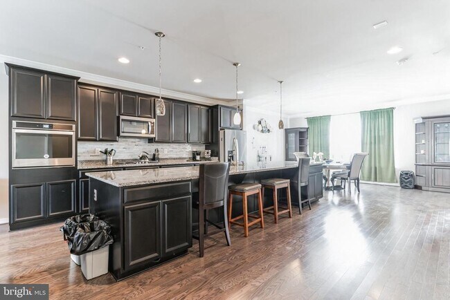 Foto del edificio - 5325 Manor Park Dr