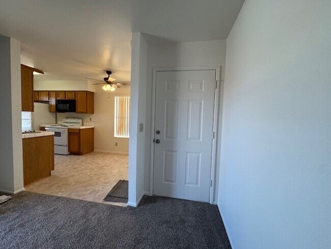 Foto del edificio - 1 Bedroom Remodeled-All New inside!Near Ch...