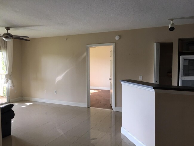 Building Photo - 4211 San Marino Blvd