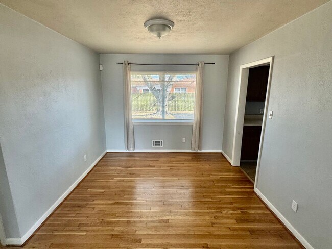 Building Photo - Beautiful Home in the Heart of Virginia Beach