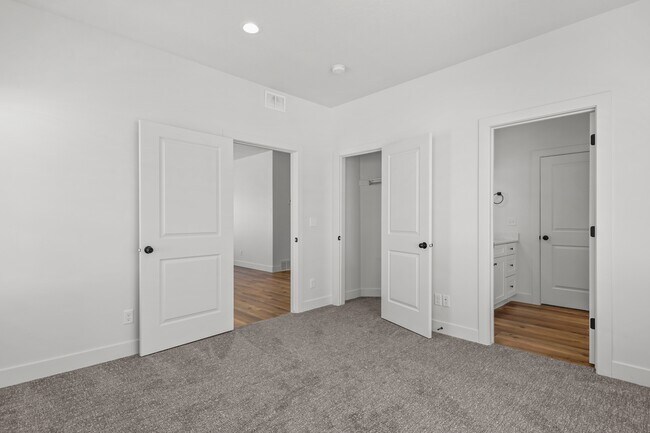 Building Photo - 481 1760 N