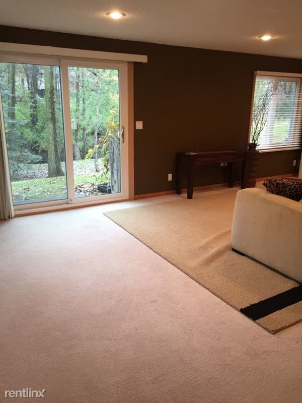 Building Photo - 2708 Crestwood Cir