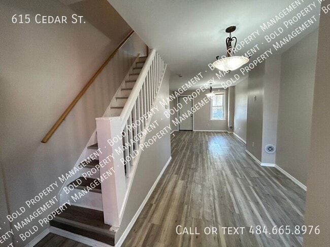 Foto del edificio - 615 Cedar St