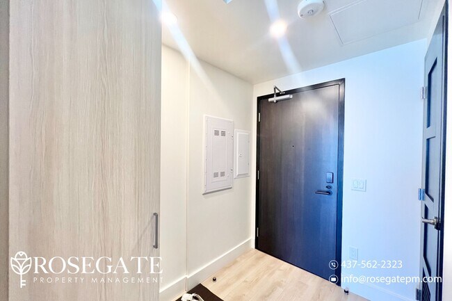 Photo du bâtiment - Modern 2-Bedroom Condo in Waterloo – 575 S...