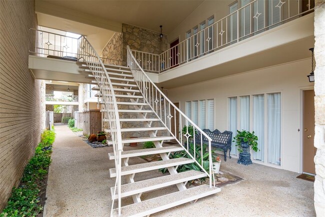 Building Photo - 6307 Diamond Head Cir