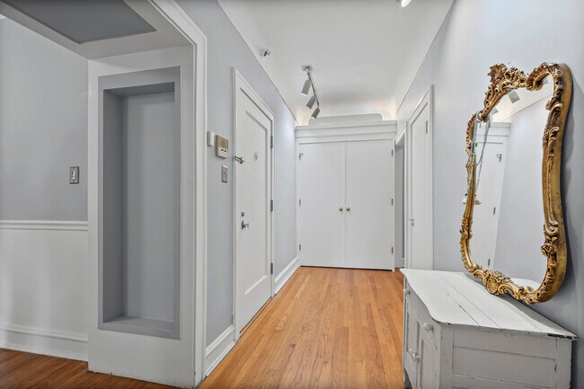 Foto del edificio - 906 Oakton St