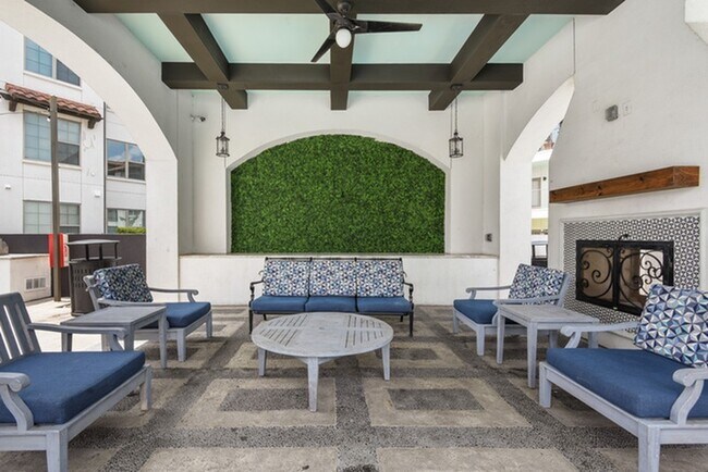 Foto del edificio - Ambrosio Apartments