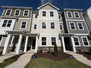 Building Photo - 302 Carolina Spgs Blvd