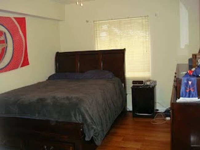 Building Photo - 1800 JPA - 1 Bedroom Garden Unit Available...