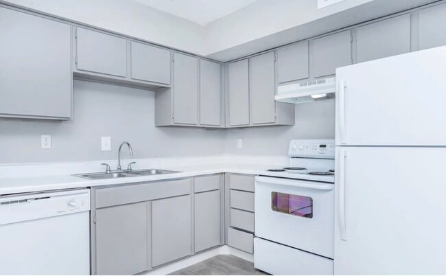 Building Photo - Grand at Westchase